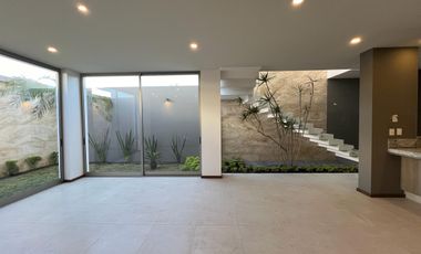 Casa en venta Altozano, Fracc. con vigilancia y hermosas áreas verdes, en esquina