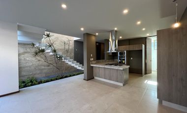 Casa en venta Altozano, Fracc. con vigilancia y hermosas áreas verdes, en esquina