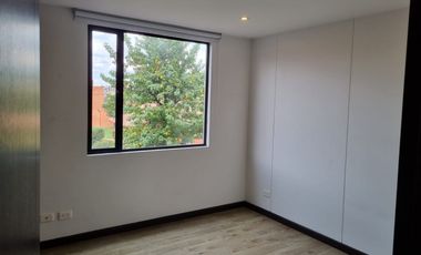 AMPLIO E ILUMINADO APARTAMENTO CHIA