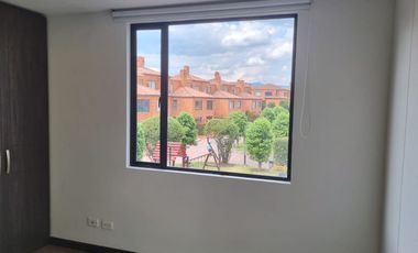 AMPLIO E ILUMINADO APARTAMENTO CHIA