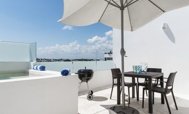 EXCELENTE OPORTUNIDAD DE INVERSION EN LA MEJOR ZONA DE PLAYA DEL CARMEN PH EN VENTA TOTALMENTE AMUEBLADO CON TERRAZA, JACUZZI Y ASOMBROSA VISTA