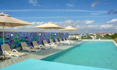 EXCELENTE OPORTUNIDAD DE INVERSION EN LA MEJOR ZONA DE PLAYA DEL CARMEN PH EN VENTA TOTALMENTE AMUEBLADO CON TERRAZA, JACUZZI Y ASOMBROSA VISTA