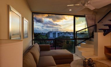 EXCELENTE OPORTUNIDAD DE INVERSION EN LA MEJOR ZONA DE PLAYA DEL CARMEN PH EN VENTA TOTALMENTE AMUEBLADO CON TERRAZA, JACUZZI Y ASOMBROSA VISTA