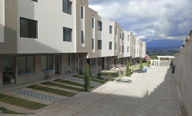 Venta casa de 3 pisos en el Sector de Conocoto, Parque la Moya, Valle de los Chillos