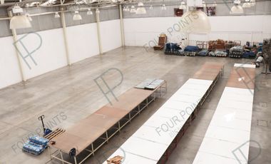 Amplia Bodega o Nave industrial en excelente ubicación