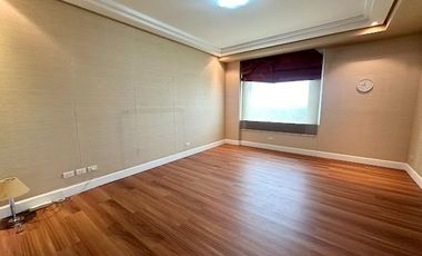 Flash Deal!! 3 Bedroom Unit in One Roxas Triangle with Unobstructed View of Urdaneta and Bel Air near Two Roxas and Park Central