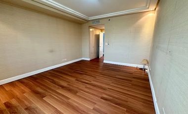 Flash Deal!! 3 Bedroom Unit in One Roxas Triangle with Unobstructed View of Urdaneta and Bel Air near Two Roxas and Park Central