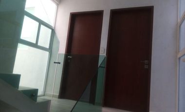 VENTA  OFICINA   MUY COMUNICADA