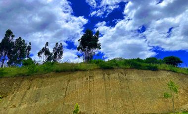 HERMOSO TERRENO DE VENTA EN PILLAGUA CUMBAYA!!  VISTA!!