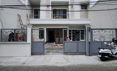 Rumah baru 2 lantai siap huni di Tebet Jakarta Selatan