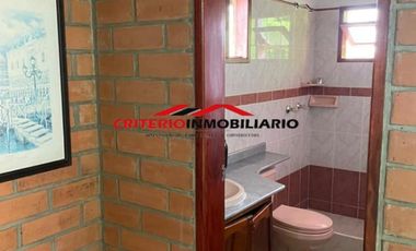 SE ARRIENDA FINCA EN RIONEGRO - BARRIO SAN JOAQUIN