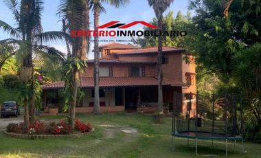 SE ARRIENDA FINCA EN RIONEGRO - BARRIO SAN JOAQUIN