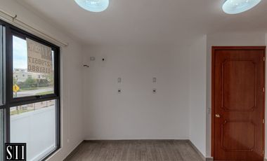 CASA RENTA EN CAPITAL SUR, 4 RECAMARAS, UNA EN PLANTA BAJA, AMPLIOS ESPACIOS, AMENIDADES
