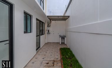 CASA RENTA EN CAPITAL SUR, 4 RECAMARAS, UNA EN PLANTA BAJA, AMPLIOS ESPACIOS, AMENIDADES