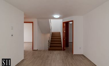 CASA RENTA EN CAPITAL SUR, 4 RECAMARAS, UNA EN PLANTA BAJA, AMPLIOS ESPACIOS, AMENIDADES