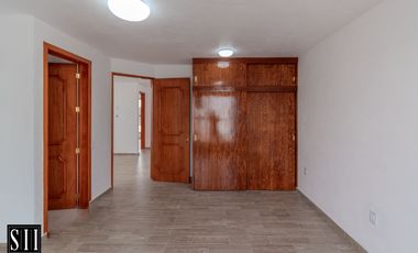 CASA RENTA EN CAPITAL SUR, 4 RECAMARAS, UNA EN PLANTA BAJA, AMPLIOS ESPACIOS, AMENIDADES