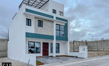 CASA RENTA EN CAPITAL SUR, 4 RECAMARAS, UNA EN PLANTA BAJA, AMPLIOS ESPACIOS, AMENIDADES