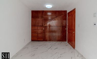 CASA RENTA EN CAPITAL SUR, 4 RECAMARAS, UNA EN PLANTA BAJA, AMPLIOS ESPACIOS, AMENIDADES