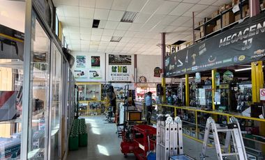 EXCELENTE PROPIEDAD COMERCIAL - PLENO CENTRO.-