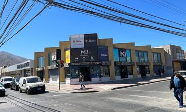 EXCELENTE PROPIEDAD COMERCIAL - PLENO CENTRO.-