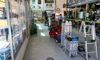 EXCELENTE PROPIEDAD COMERCIAL - PLENO CENTRO.-