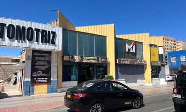 EXCELENTE PROPIEDAD COMERCIAL - PLENO CENTRO.-