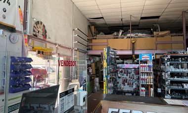 EXCELENTE PROPIEDAD COMERCIAL - PLENO CENTRO.-