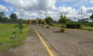 Vendo lote ESQUINERO en la urbanización IROTAMA, avenida Chone, kilómetro 8 1/2