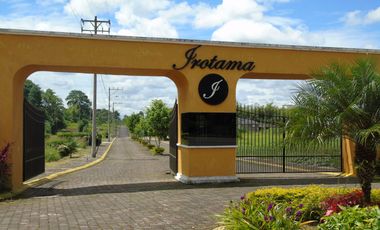 Vendo lote ESQUINERO en la urbanización IROTAMA, avenida Chone, kilómetro 8 1/2