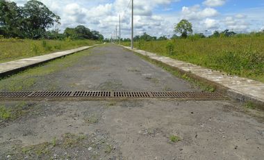 Vendo lote ESQUINERO en la urbanización IROTAMA, avenida Chone, kilómetro 8 1/2