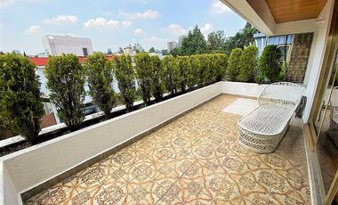 Casa en VENTA en LA HERRADURA, CON ALBERCA EN PASEO DE LA SOLEDAD