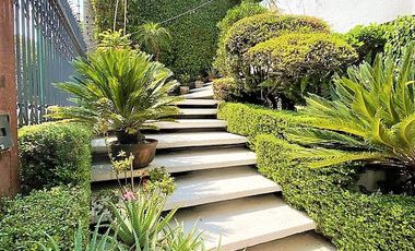 Casa en VENTA en LA HERRADURA, CON ALBERCA EN PASEO DE LA SOLEDAD