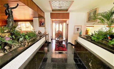 Casa en VENTA en LA HERRADURA, CON ALBERCA EN PASEO DE LA SOLEDAD