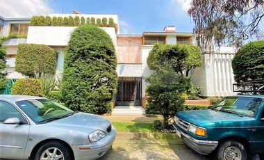 Casa en VENTA en LA HERRADURA, CON ALBERCA EN PASEO DE LA SOLEDAD