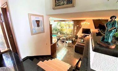 Casa en VENTA en LA HERRADURA, CON ALBERCA EN PASEO DE LA SOLEDAD