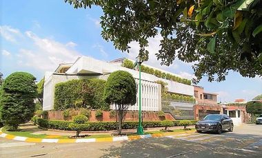 Casa en VENTA en LA HERRADURA, CON ALBERCA EN PASEO DE LA SOLEDAD