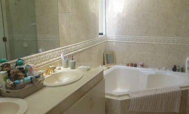 LINDA CASA CON PISCINA Y 4 DORMITORIOS CON BAÑO INCORP. RINCONADA ALTA  $1`000,000