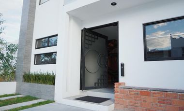 venta casa en zibata 8 recamaras Queretaro qro