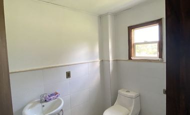Z O N A S U R . C L Destino habitacional o comercial casa  terreno de 5.000 m2 a orilla de camino público Pedregoso Villarrica