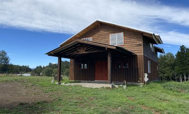 Z O N A S U R . C L Destino habitacional o comercial casa  terreno de 5.000 m2 a orilla de camino público Pedregoso Villarrica