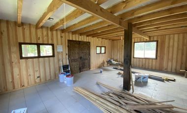 Z O N A S U R . C L Destino habitacional o comercial casa  terreno de 5.000 m2 a orilla de camino público Pedregoso Villarrica