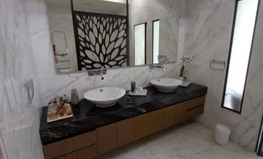 ESPECTACULAR CASA FINOS ACABADOS PISCINA - VILLA