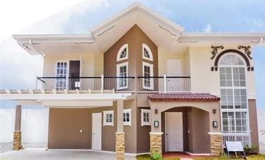 PRE-SELLING HOUSE AND LOT