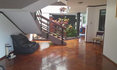 VENDO PROPIEDAD CON 2 CASAS EN URBANIZACION LA CATOLICA CUMBAYA, EXCECLENTE UBICACION A 5 MINUTOS DE LA UNIVERSIDAD SAN FRANCISCO