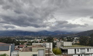 VENDO PROPIEDAD CON 2 CASAS EN URBANIZACION LA CATOLICA CUMBAYA, EXCECLENTE UBICACION A 5 MINUTOS DE LA UNIVERSIDAD SAN FRANCISCO