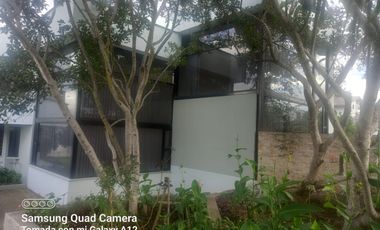 VENDO PROPIEDAD CON 2 CASAS EN URBANIZACION LA CATOLICA CUMBAYA, EXCECLENTE UBICACION A 5 MINUTOS DE LA UNIVERSIDAD SAN FRANCISCO
