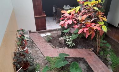 VENDO PROPIEDAD CON 2 CASAS EN URBANIZACION LA CATOLICA CUMBAYA, EXCECLENTE UBICACION A 5 MINUTOS DE LA UNIVERSIDAD SAN FRANCISCO