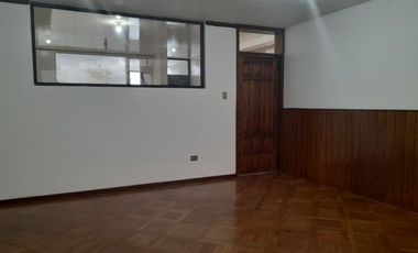 VENDO PROPIEDAD CON 2 CASAS EN URBANIZACION LA CATOLICA CUMBAYA, EXCECLENTE UBICACION A 5 MINUTOS DE LA UNIVERSIDAD SAN FRANCISCO