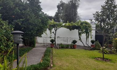 VENDO PROPIEDAD CON 2 CASAS EN URBANIZACION LA CATOLICA CUMBAYA, EXCECLENTE UBICACION A 5 MINUTOS DE LA UNIVERSIDAD SAN FRANCISCO
