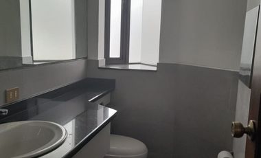 VENDO PROPIEDAD CON 2 CASAS EN URBANIZACION LA CATOLICA CUMBAYA, EXCECLENTE UBICACION A 5 MINUTOS DE LA UNIVERSIDAD SAN FRANCISCO